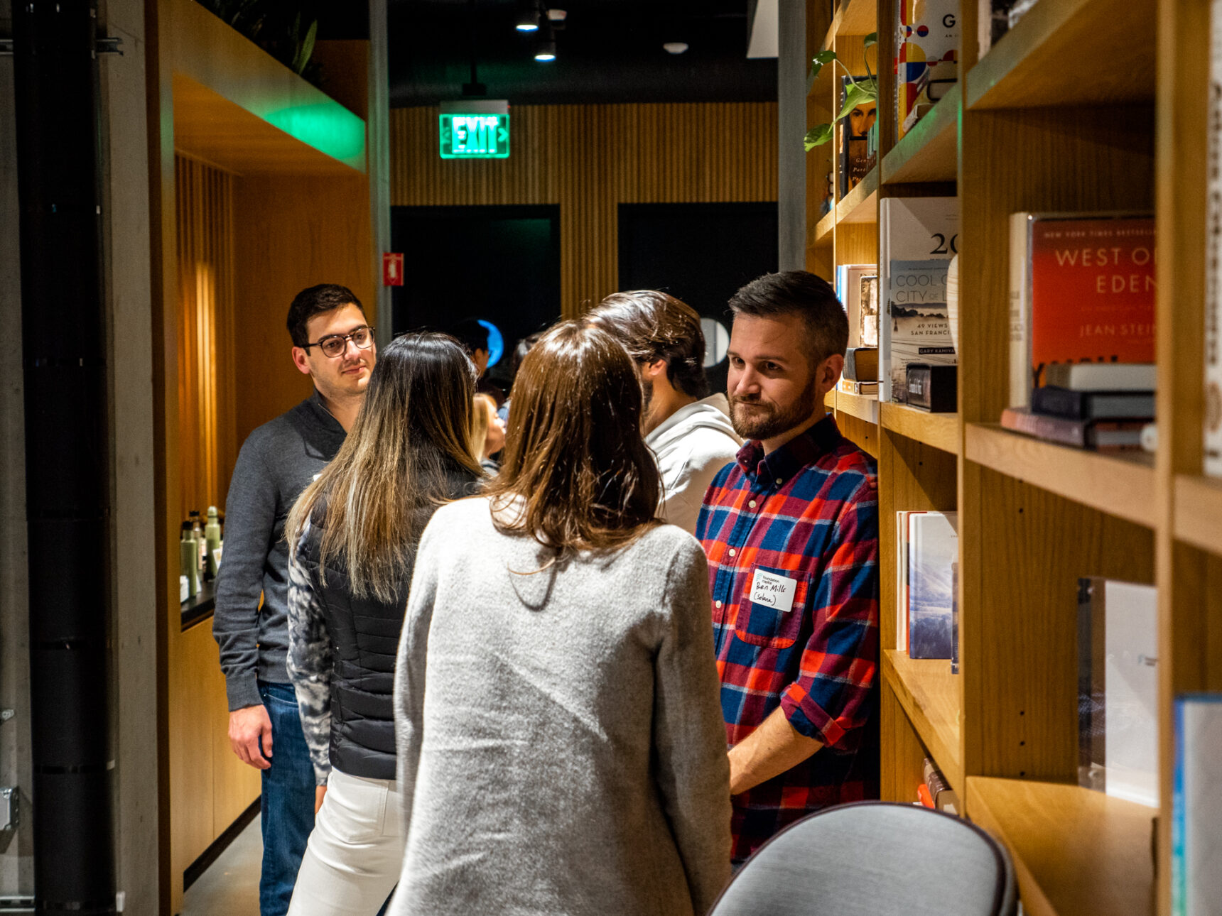 People mingling at the Stanford crypto happy hour event